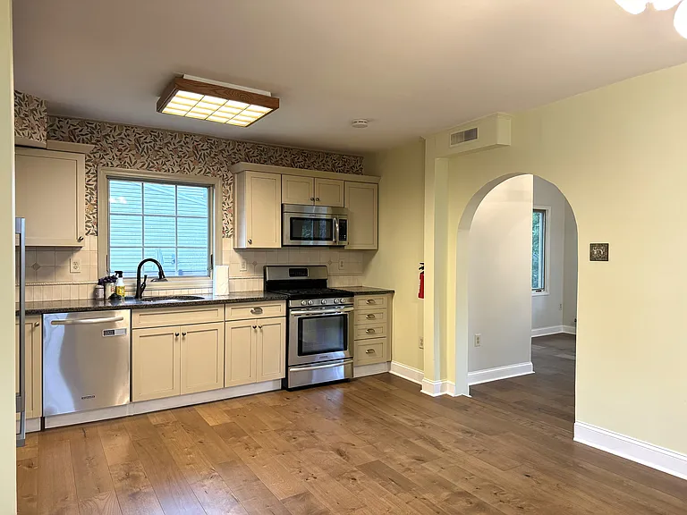 203 Edgar Ave — Photo 9