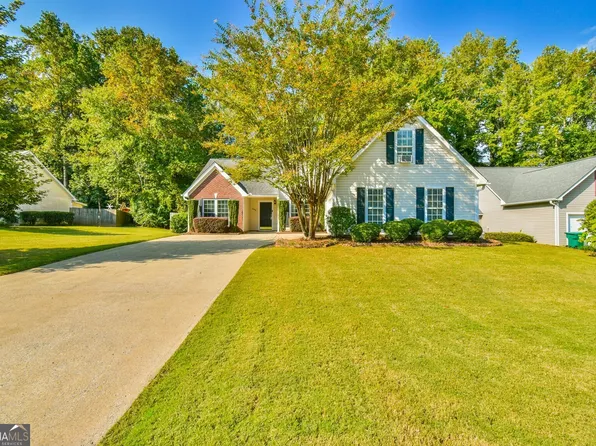 1040 Spring Ives Dr, Lawrenceville, GA 30043