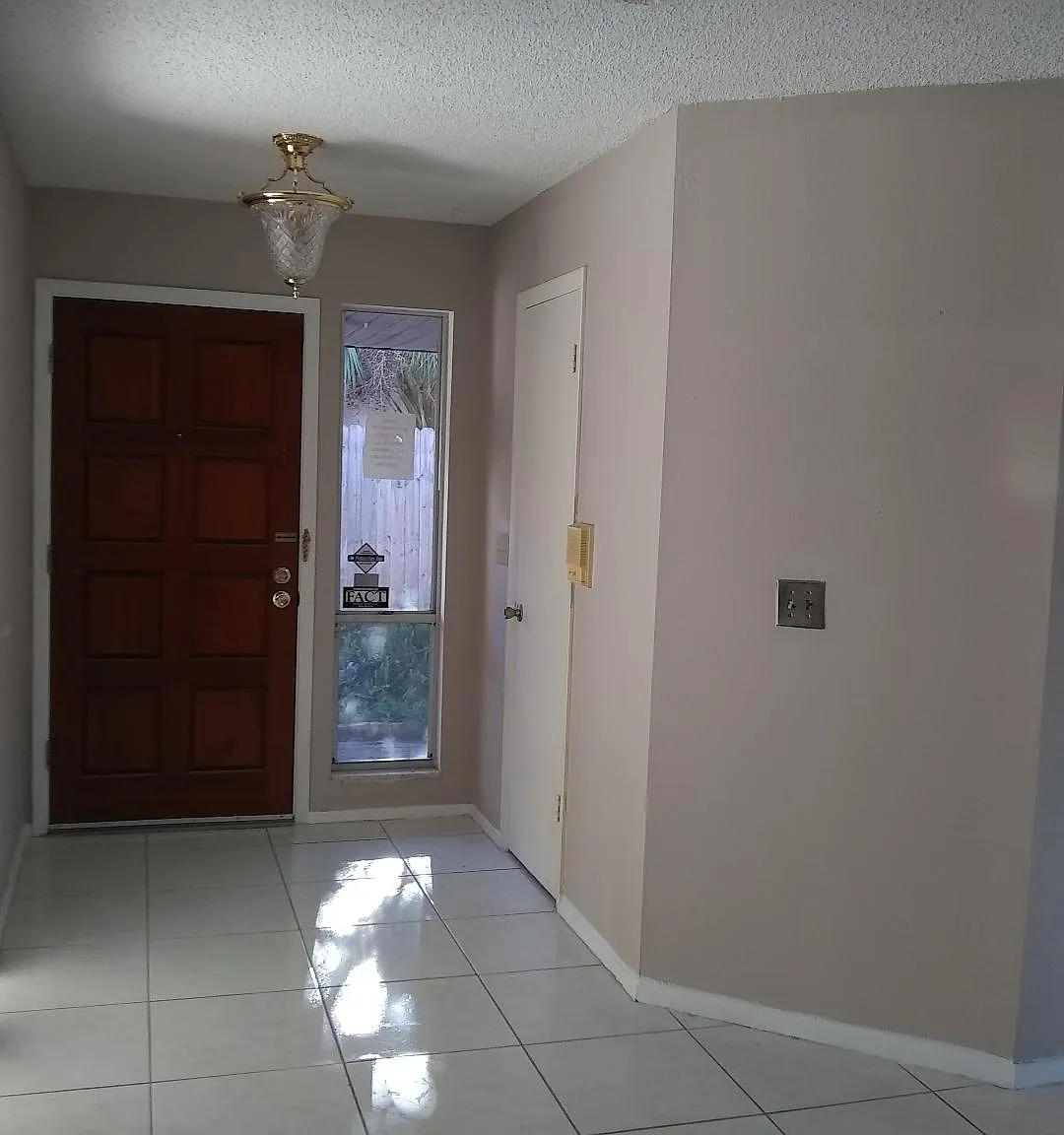 Landon Ln, Tampa — Photo 3