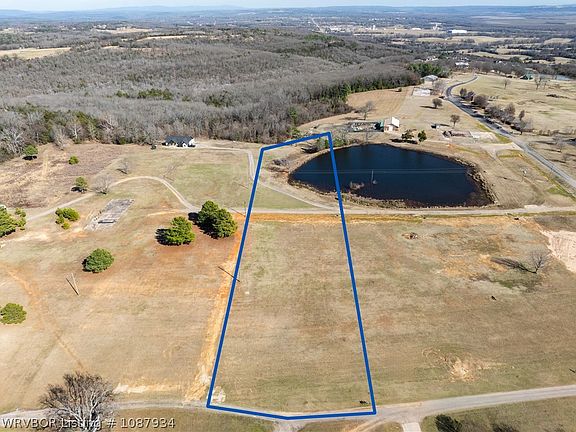 3rd image of Lyric Ln #2