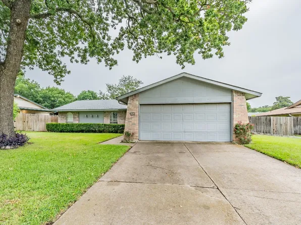 1311 Roundtree Dr, Euless, TX 76039