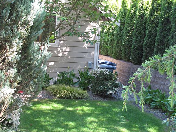 4th image of 4723 Alameda Ave W