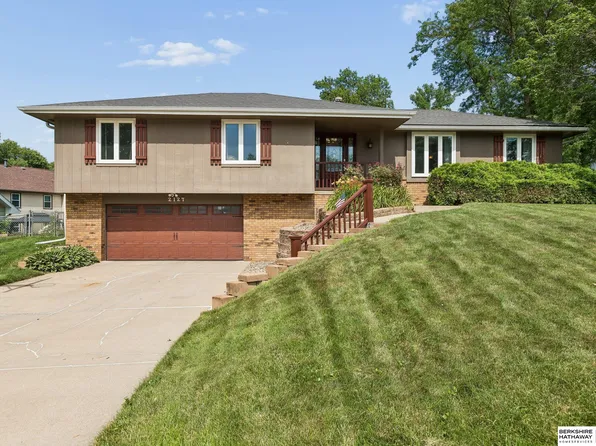 2127 Mayfair Dr, Omaha, NE 68144