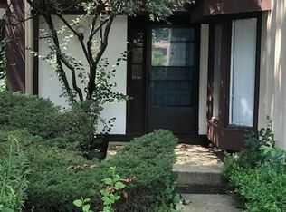 241 Cascade Dr, Indian Head Park, IL