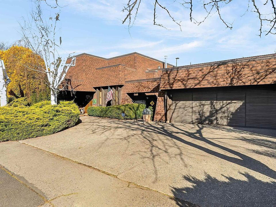 1st image of 2904 N Maple Rd