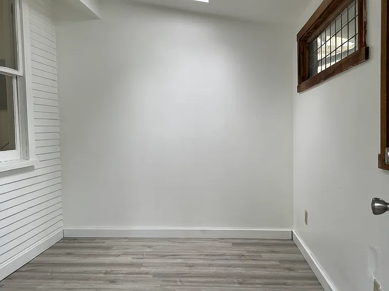 Bonus flex room or workspace