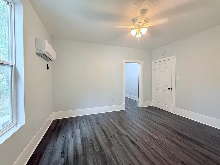 1326 W Sears St — Photo 17