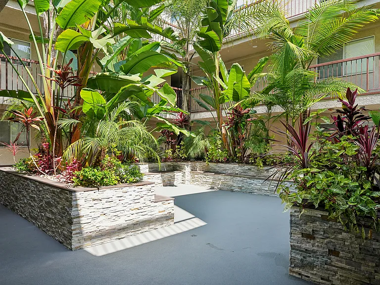 5662 La Mirada Ave. — Photo 28