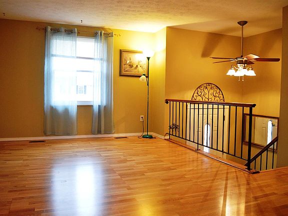 2nd image of 2884 Windsong Dr