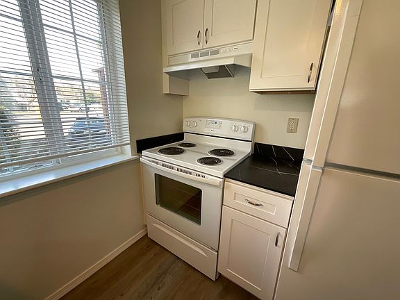 3rd image of 5666 Eagle Pkwy #2
