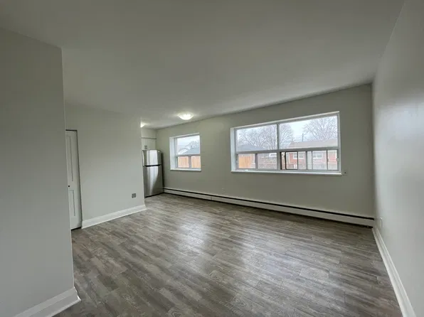 987 Mohawk Rd E #3, Hamilton, ON L8T 2R9