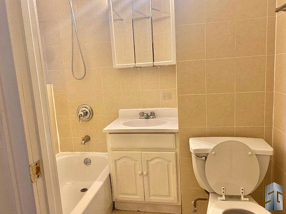 4th image of 568 Pacific St APT 1G