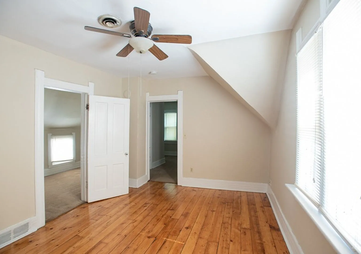 2573 N. Bartlett Ave — Photo 2