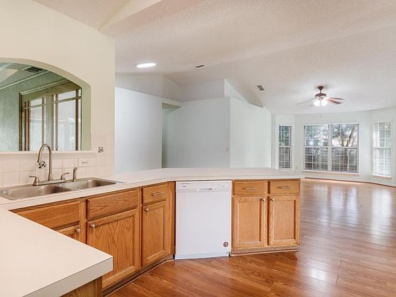 4th image of 2058 Forest Gate Dr E