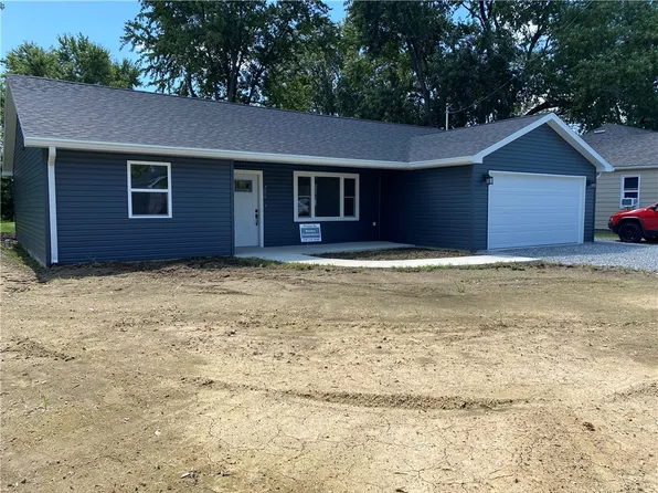 706 Foster St, Newton, IL 62448