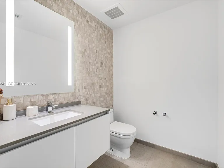 88 SW 7th St #2105 — Photo 18