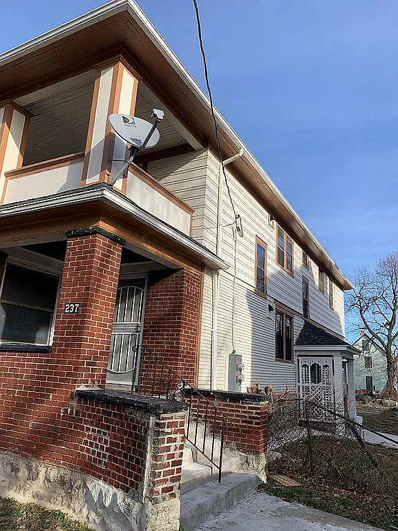 237 Carl St photo 1