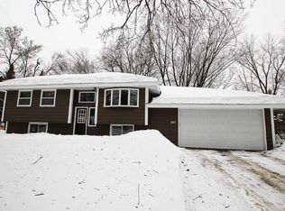 227 Moonlite Dr, Circle Pines, MN 55014