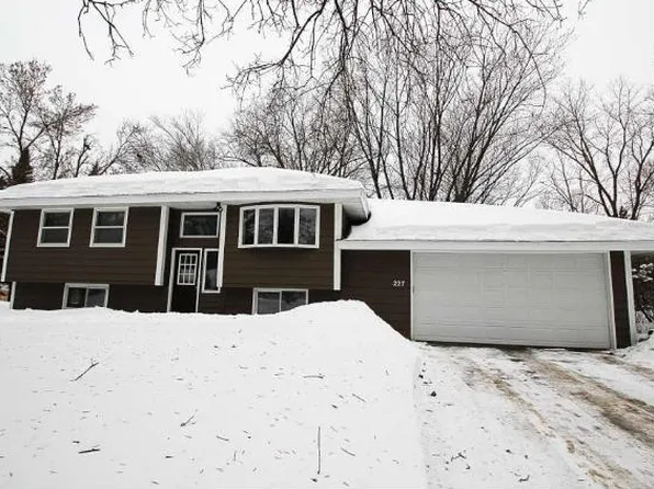 227 Moonlite Dr, Circle Pines, MN 55014