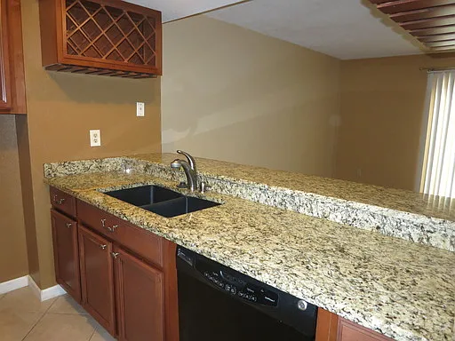 Beautiful Townhome in Gated Community!! — Photo 4