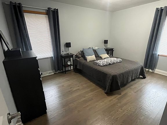 5th image of 4531 Rose St