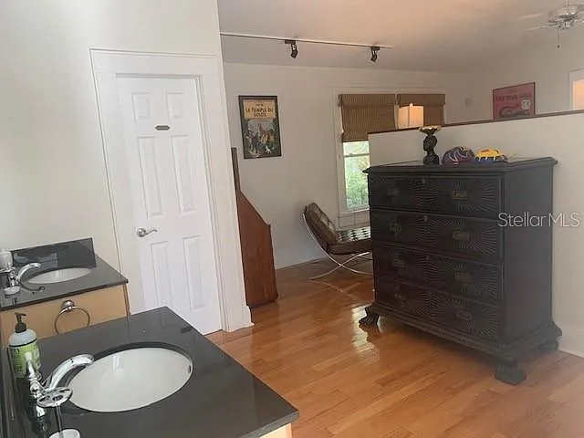 2916 W Bay Court Ave — Photo 20