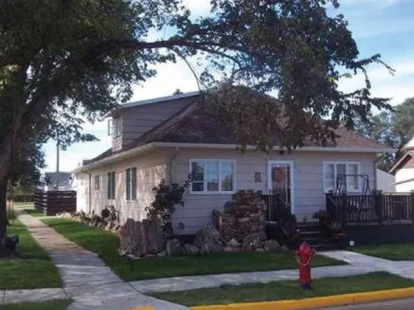 215 B St S, Glen Ullin, ND 58631