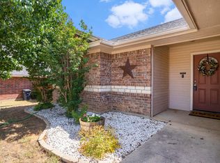 322 Carlisle Dr, Weatherford, TX 76085
