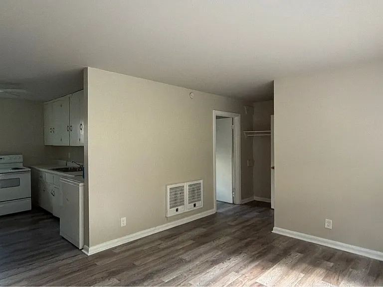1605 Randolph Ave SE — Photo 1
