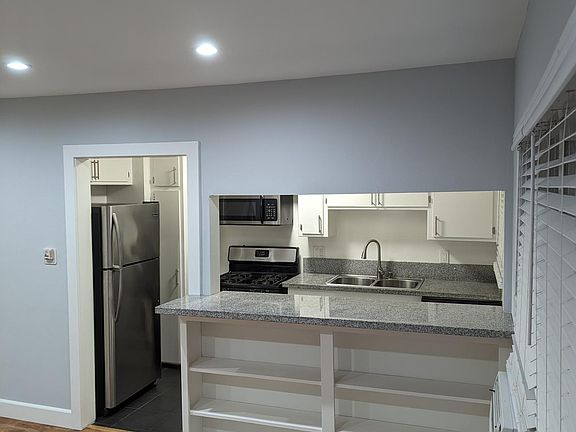 5th image of 7062 Lanewood Ave #16