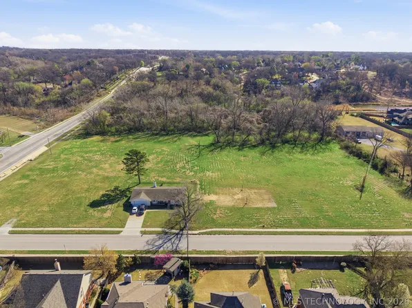 3210 E 101st St, Tulsa, OK 74137