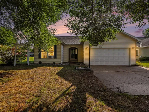 338 Maple St, Newaygo, MI 49337