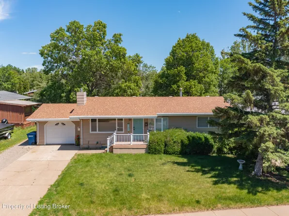 1070 4th Ave E, Dickinson, ND 58601