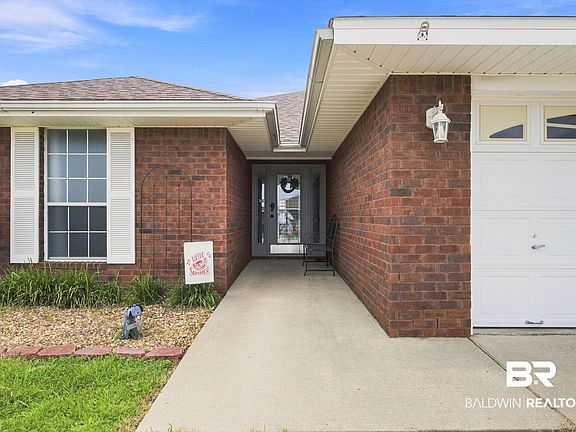 3rd image of 2703 Hampton Park Cir