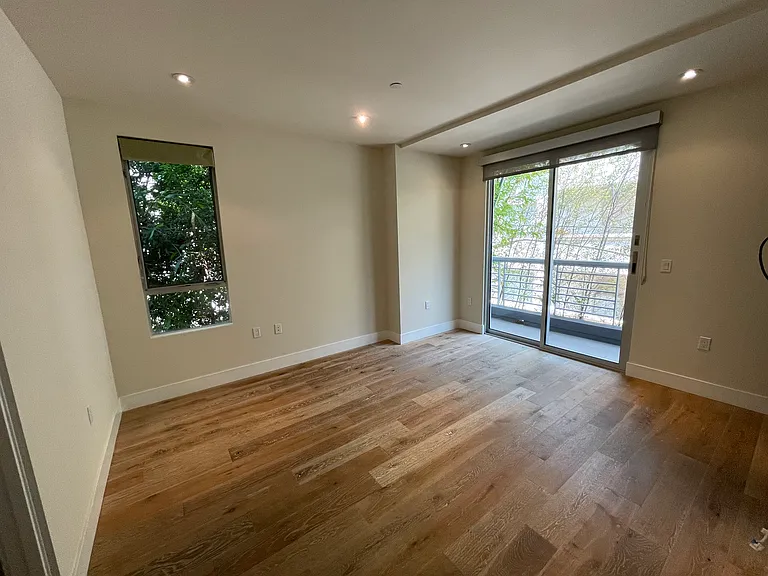 1666 Greenfield Ave #103 — Photo 29