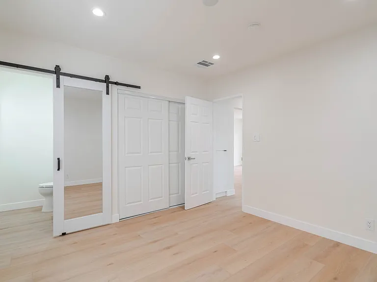 323 N Louise St #F — Photo 11