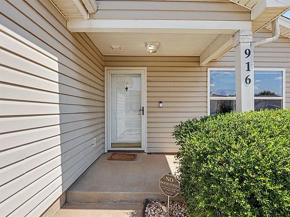 2nd image of 916 Danbury Pl