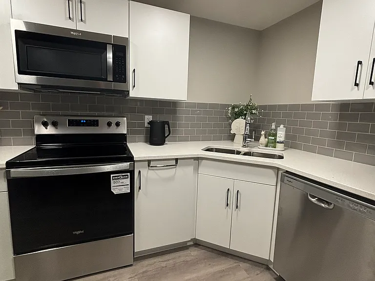 209 Magnolia Mnr SE #B — Photo 4