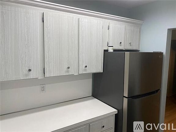 5th image of 2210 NE 56th Pl Floor 1