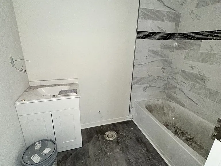 3214 Peronne Ave — Photo 17