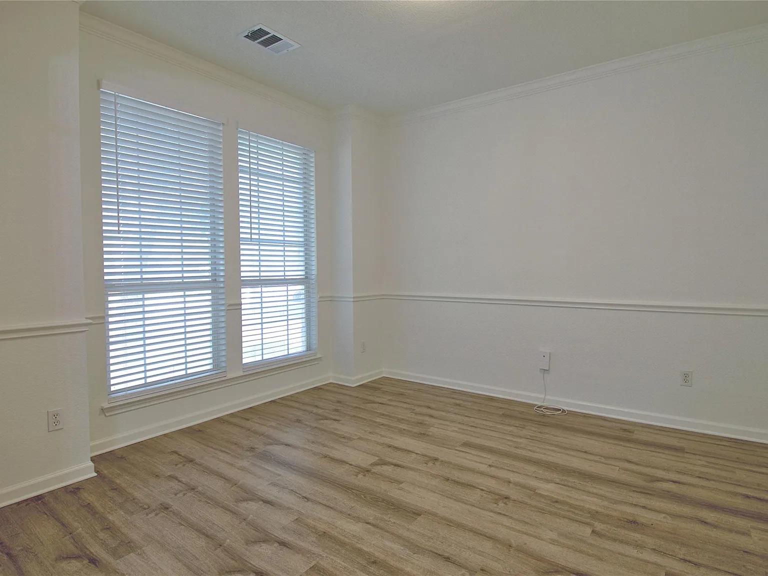 4 bed, 3.0 bath, 2361 sqft, $2,695 — Photo 4
