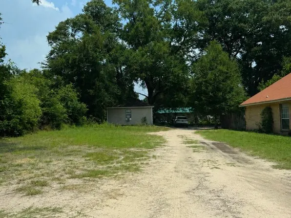 692B Williams Ave, Crestview, FL 32539