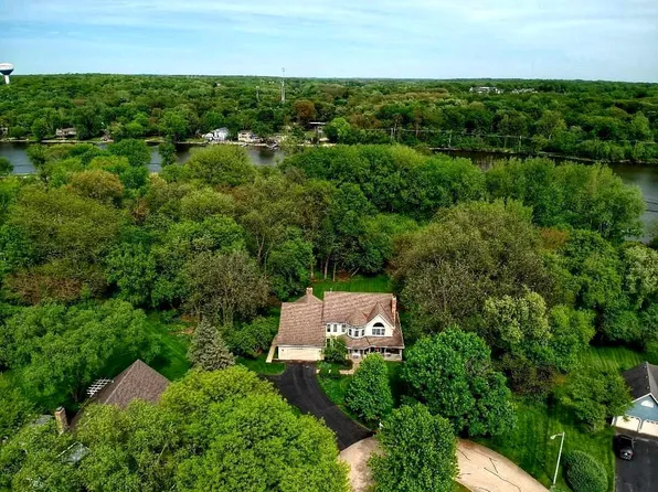 4030 Green Willow Ln, Saint Charles, IL 60175