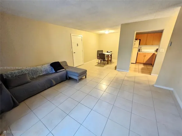 411 Executive Center Dr APT 209, West Palm Beach, FL 33401