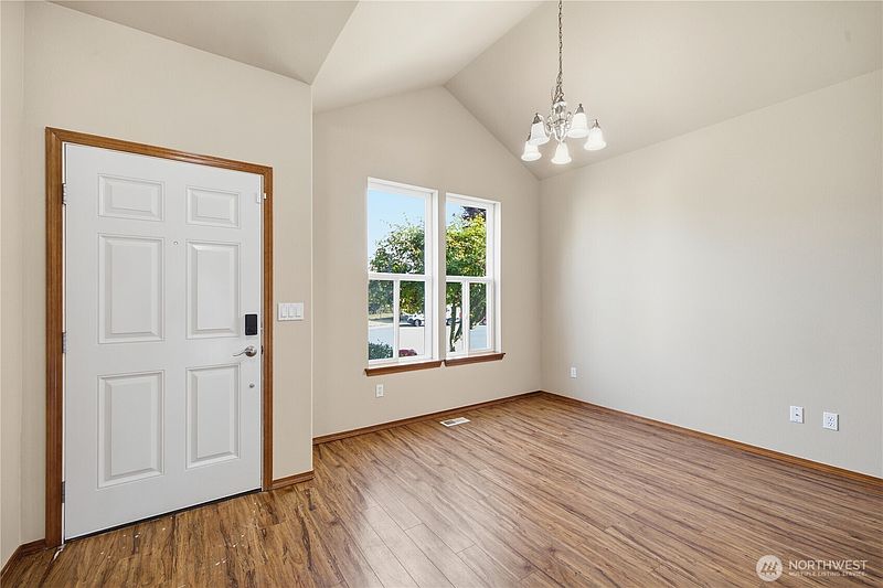 5th image of 1752 S Prospect Lane