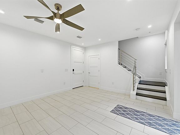 2nd image of 613 NE 22nd Drive #613