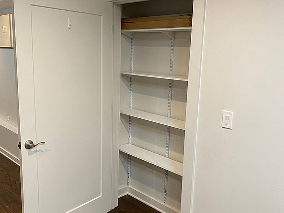 5th image of 3023 N Kenmore Ave #1