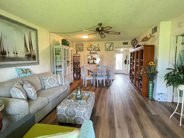 4 Abbey Ln #103 — Photo 9