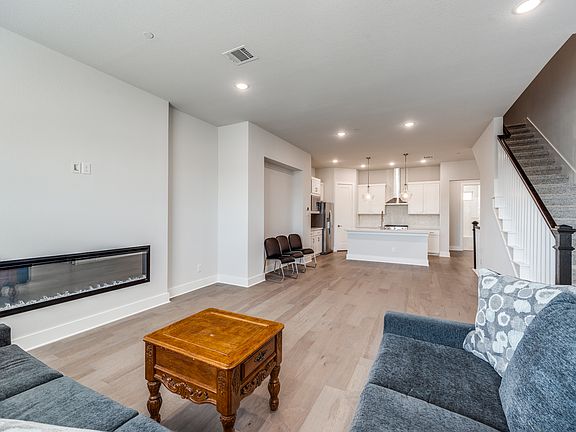 3rd image of 909 Heights Way