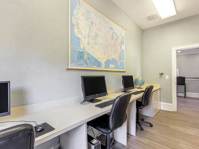 Windsong Apartments — Photo 14